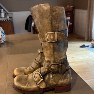 Distressed Brown Buckle Boots